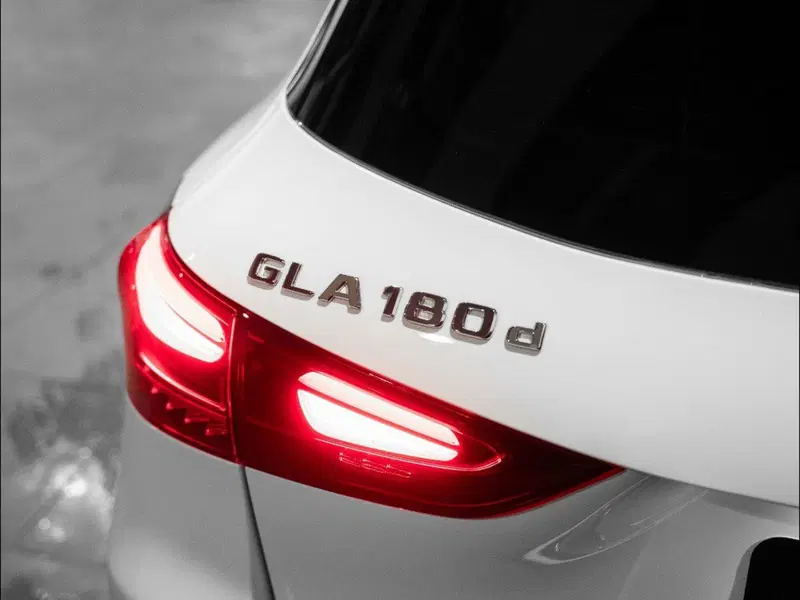 Mercedes-Benz GLA SUV nuova a Ancona (9)