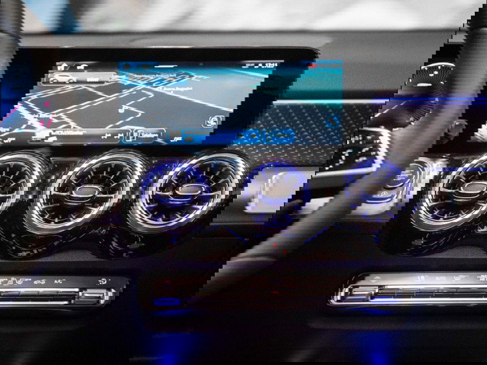 Mercedes-Benz GLB nuova a Ancona (18)