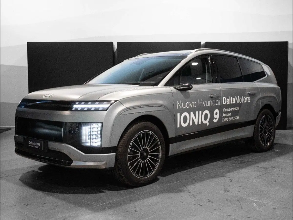 Hyundai Ioniq 9 nuova a Ancona