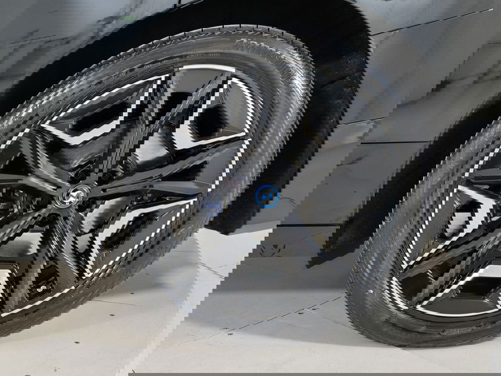 BMW iX usata a Torino (13)