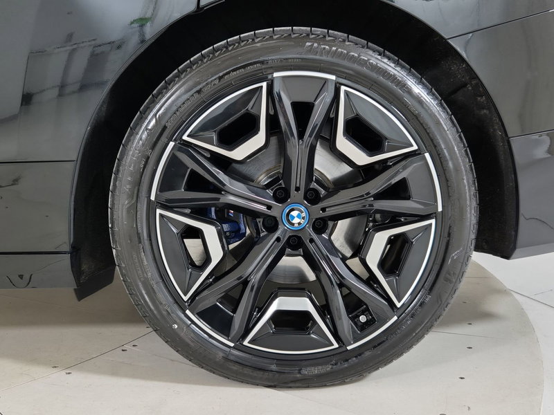 BMW iX usata a Torino (13)