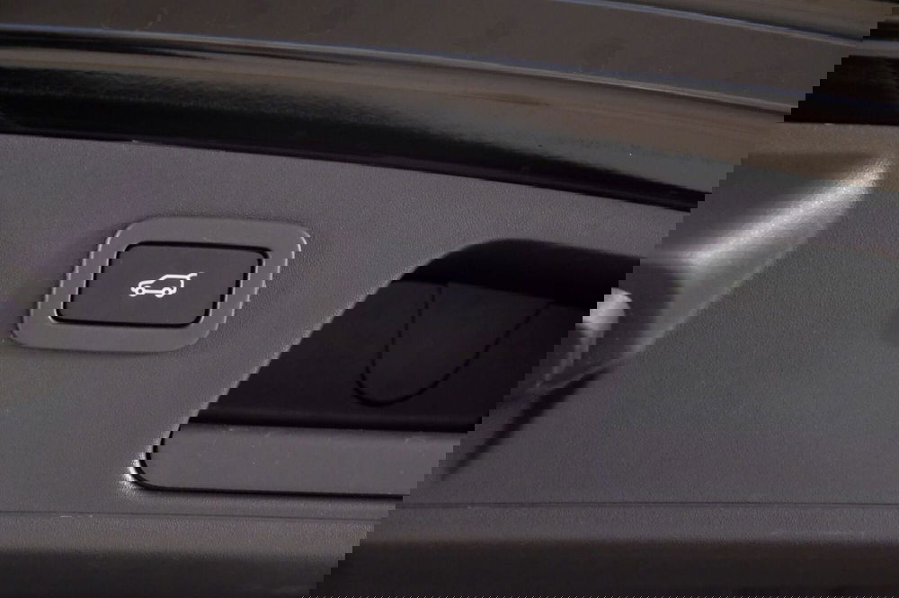 Jaguar E-Pace usata a Torino (17)