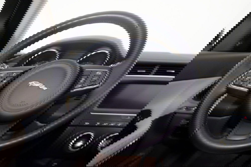 Jaguar E-Pace usata a Torino (18)