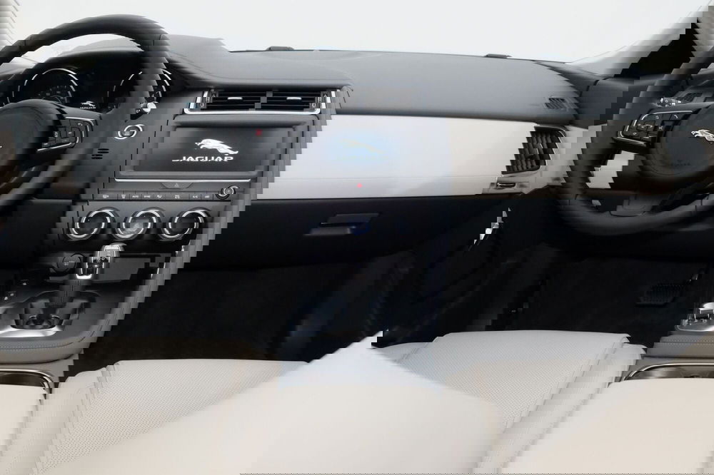 Jaguar E-Pace usata a Torino (4)