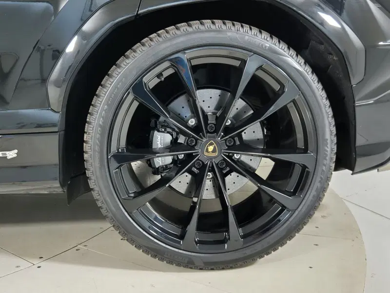 Lamborghini Urus usata a Torino (14)