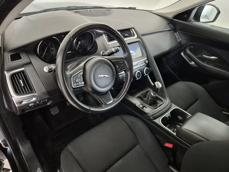 Jaguar E-Pace usata a Torino (15)