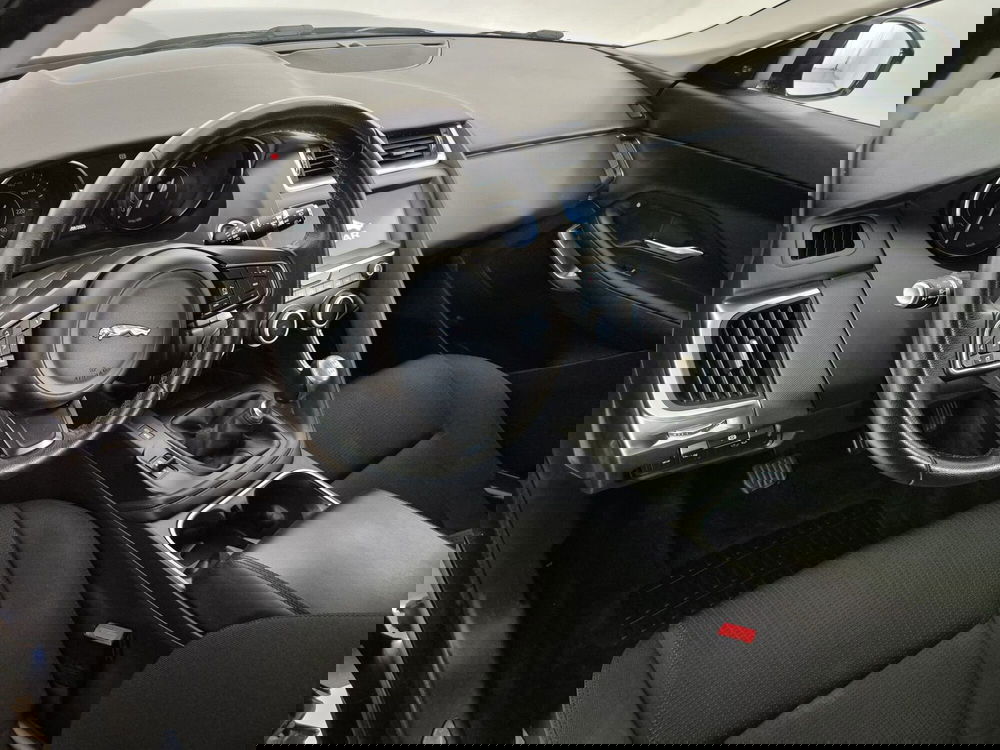Jaguar E-Pace usata a Torino (15)