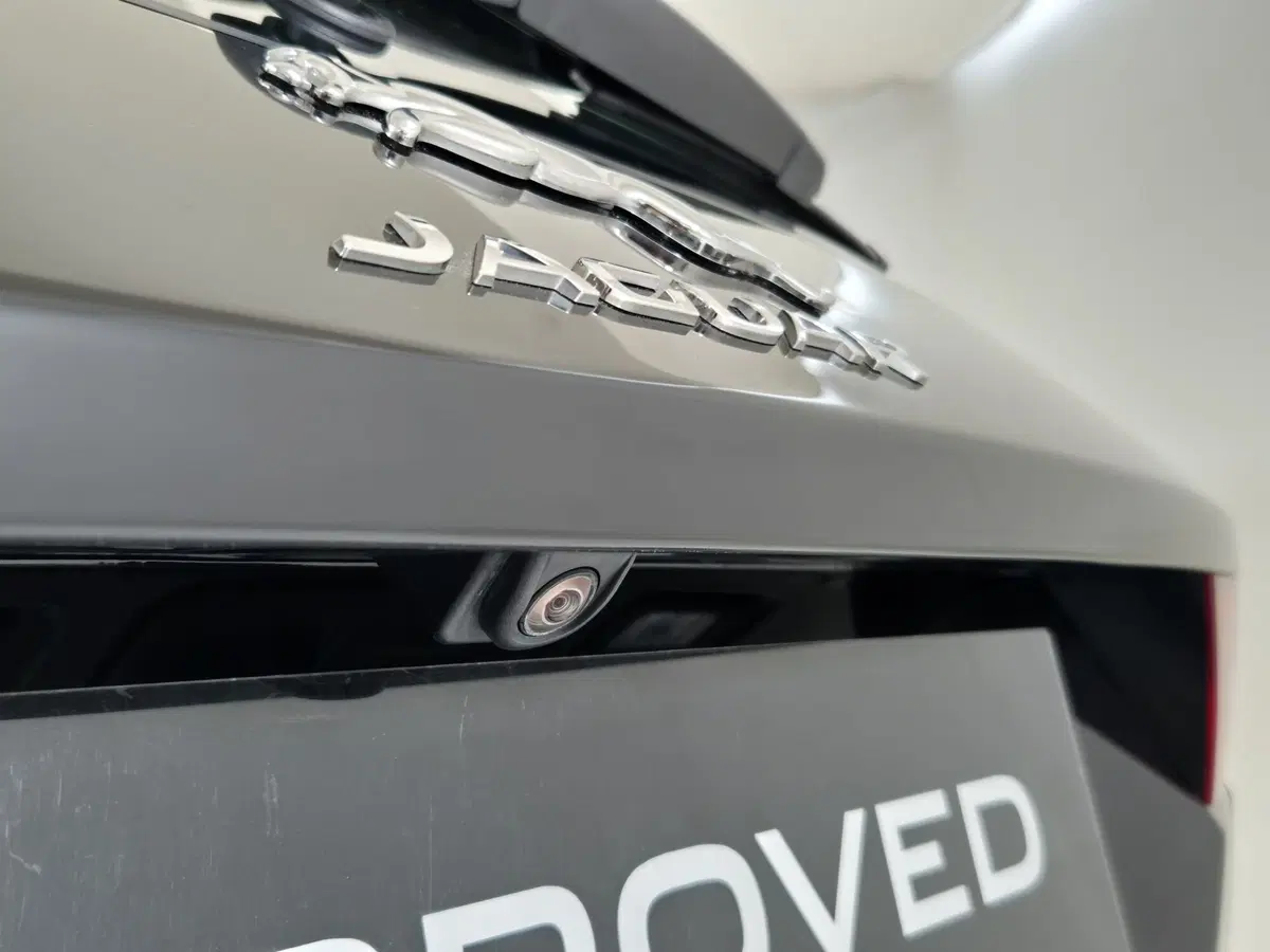 Jaguar E-Pace usata a Torino (16)