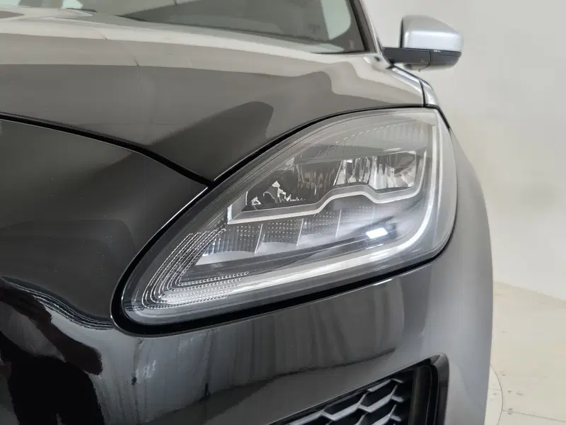 Jaguar E-Pace usata a Torino (17)