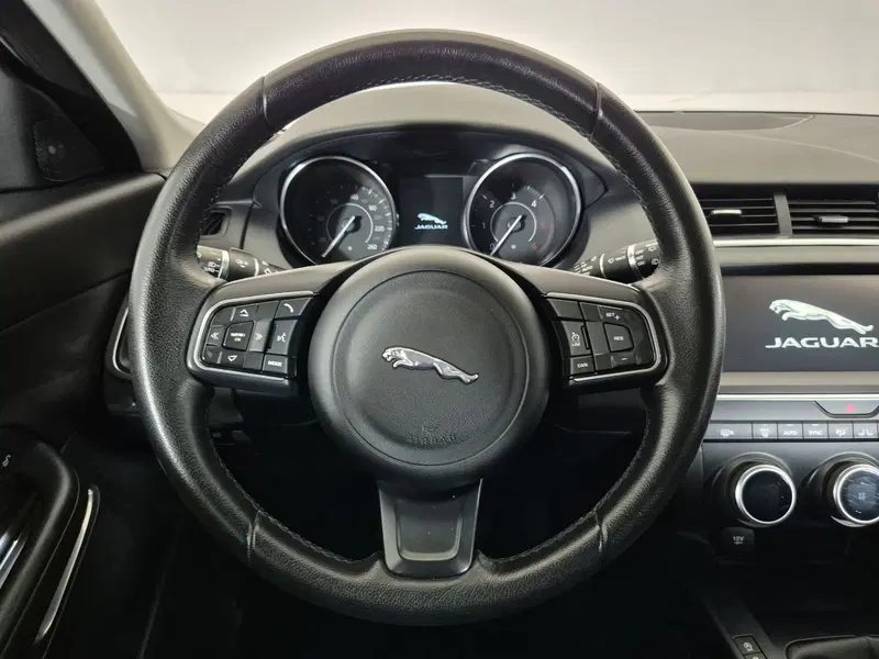 Jaguar E-Pace usata a Torino (18)