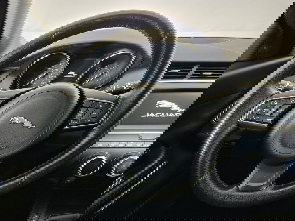 Jaguar E-Pace usata a Torino (18)
