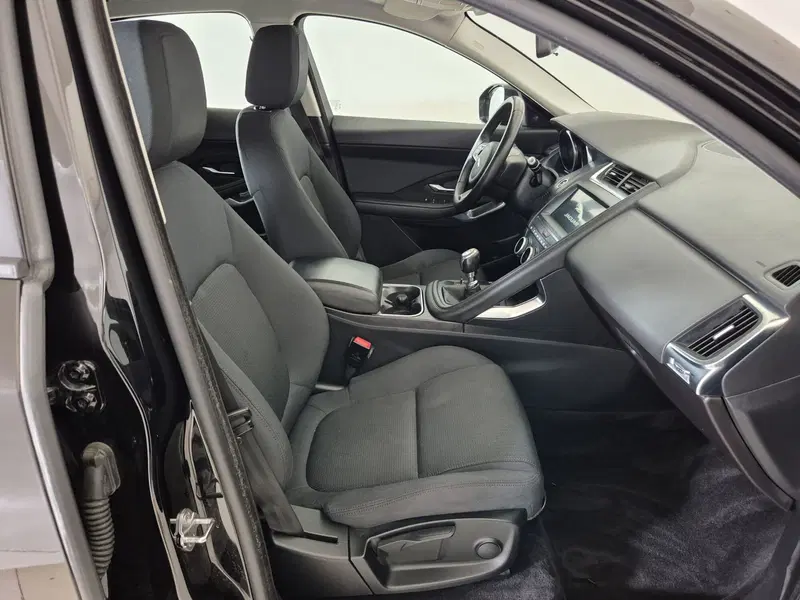 Jaguar E-Pace usata a Torino (3)