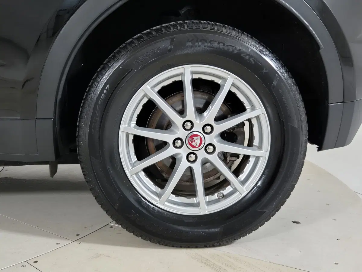 Jaguar E-Pace usata a Torino (9)