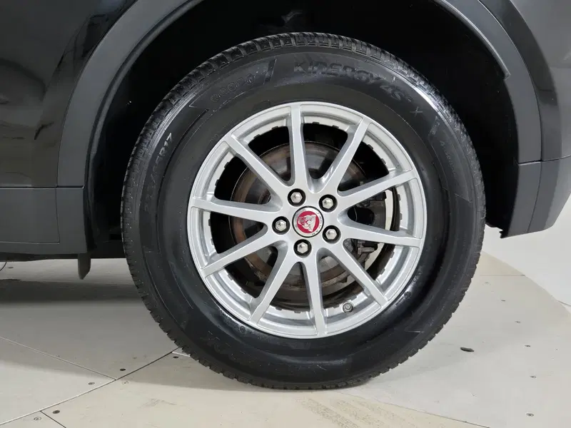 Jaguar E-Pace usata a Torino (9)