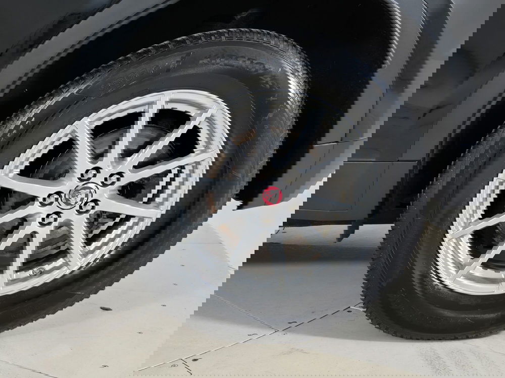 Jaguar E-Pace usata a Torino (9)