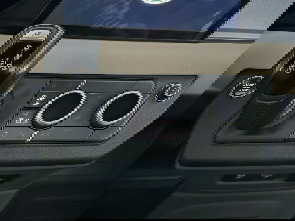 Land Rover Defender usata a Torino (11)