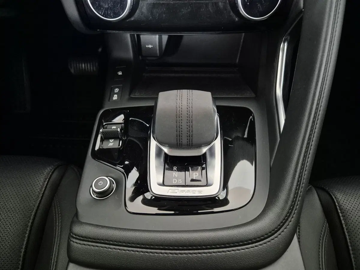 Jaguar E-Pace usata a Torino (10)