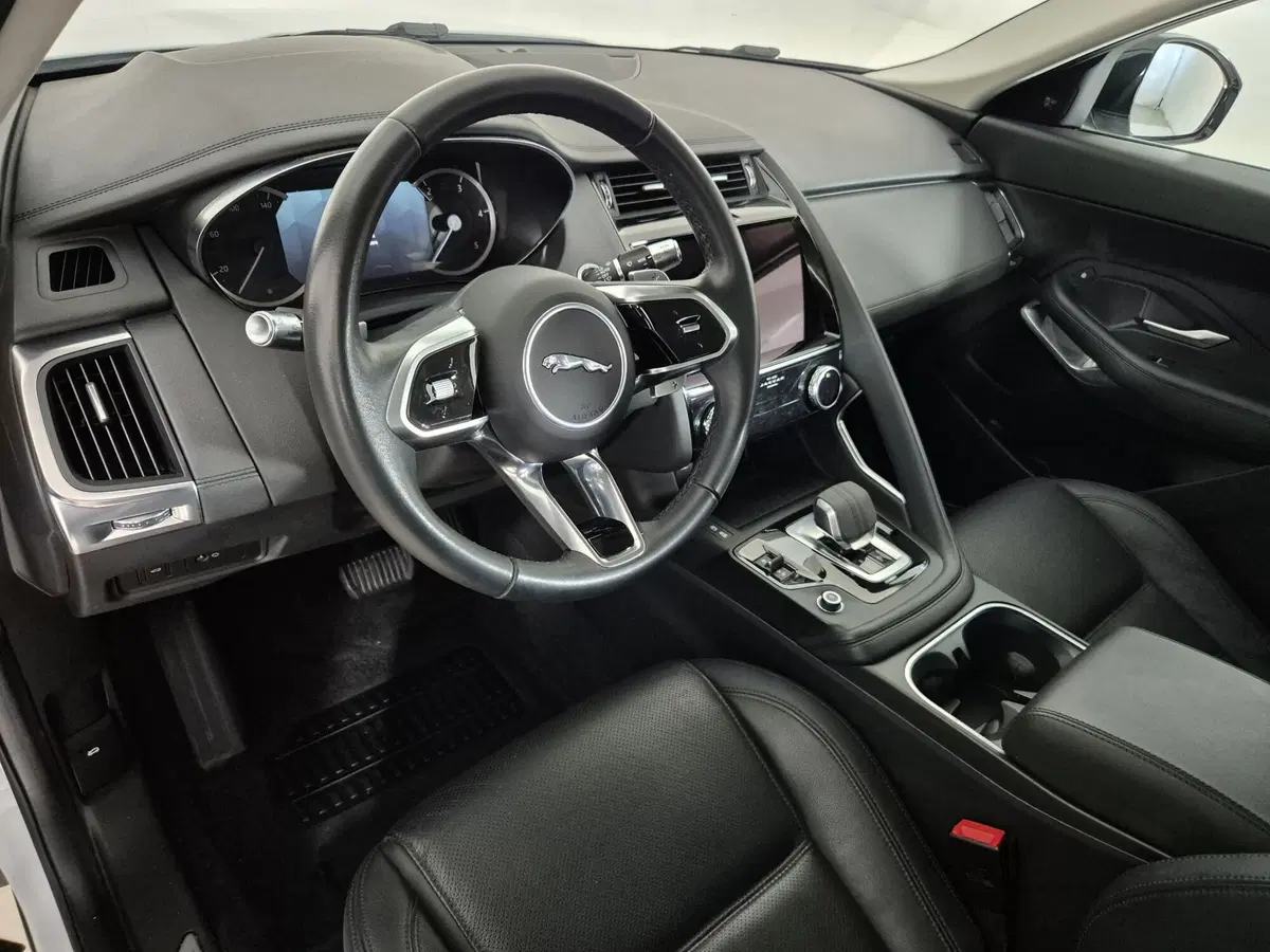 Jaguar E-Pace usata a Torino (15)