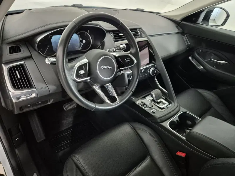 Jaguar E-Pace usata a Torino (15)