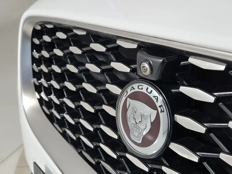 Jaguar E-Pace usata a Torino (16)