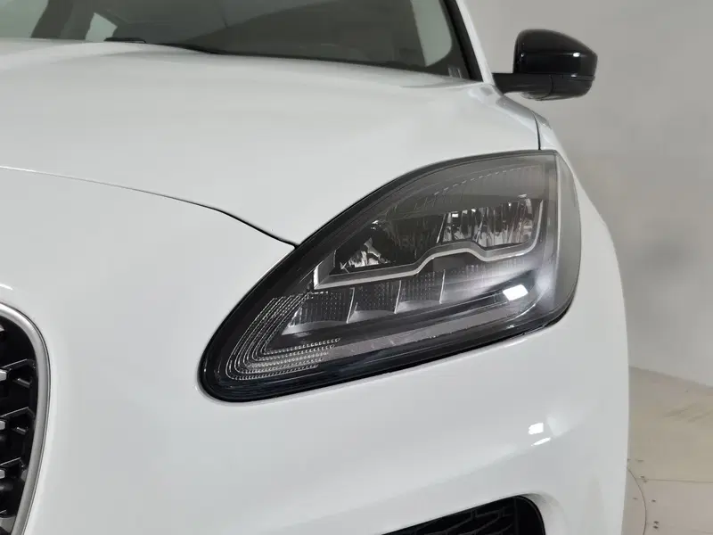 Jaguar E-Pace usata a Torino (18)
