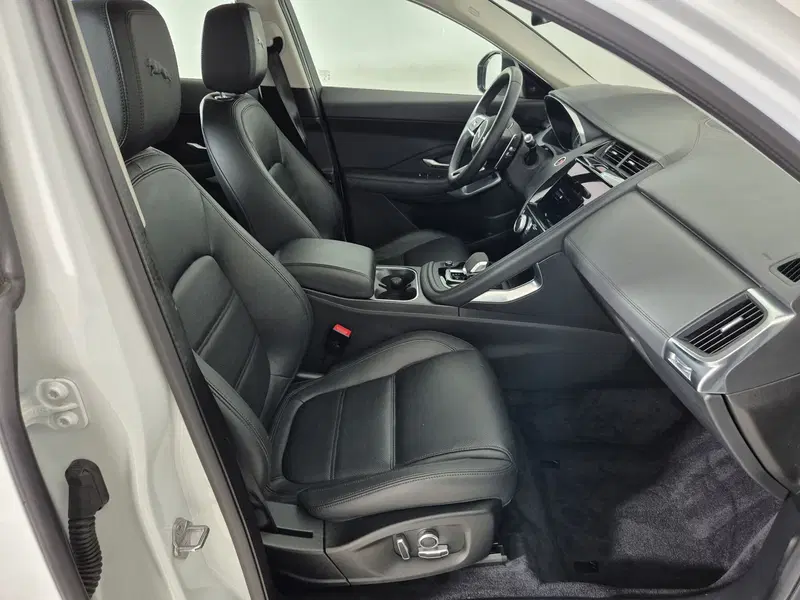 Jaguar E-Pace usata a Torino (3)