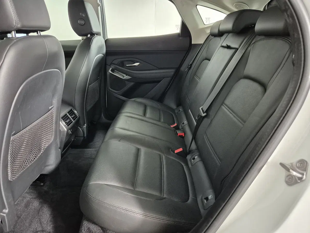 Jaguar E-Pace usata a Torino (5)