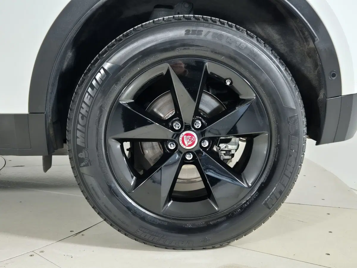 Jaguar E-Pace usata a Torino (9)
