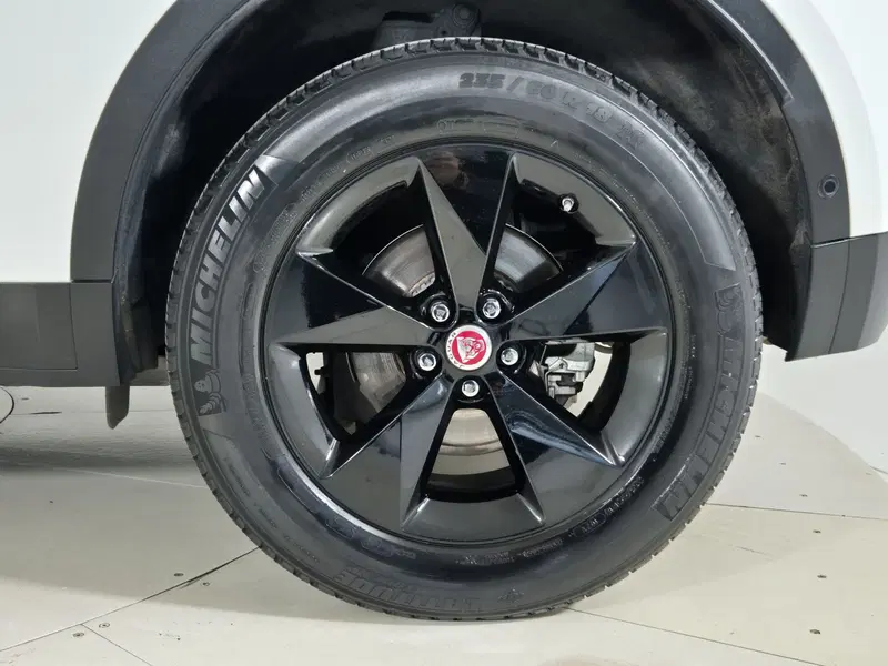 Jaguar E-Pace usata a Torino (9)