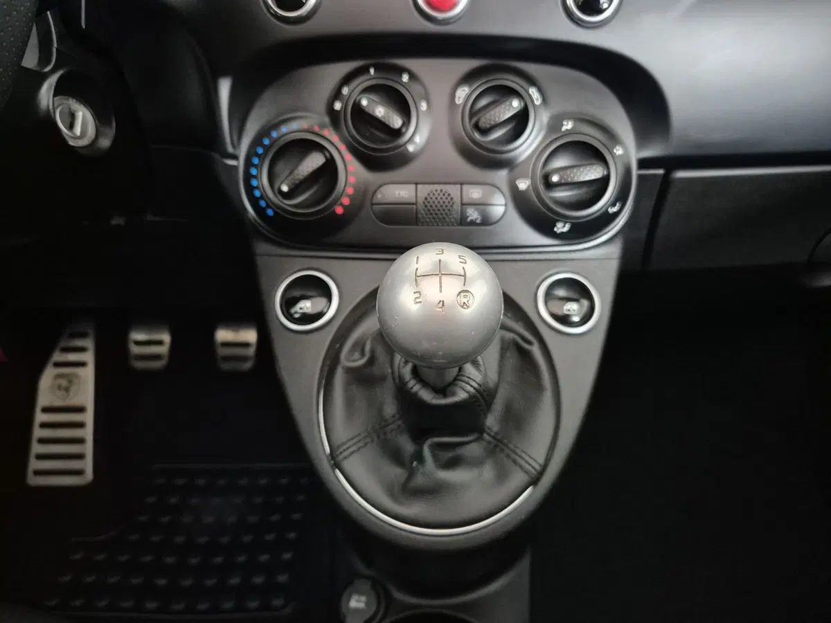Abarth 595 Cabrio usata a Torino (11)