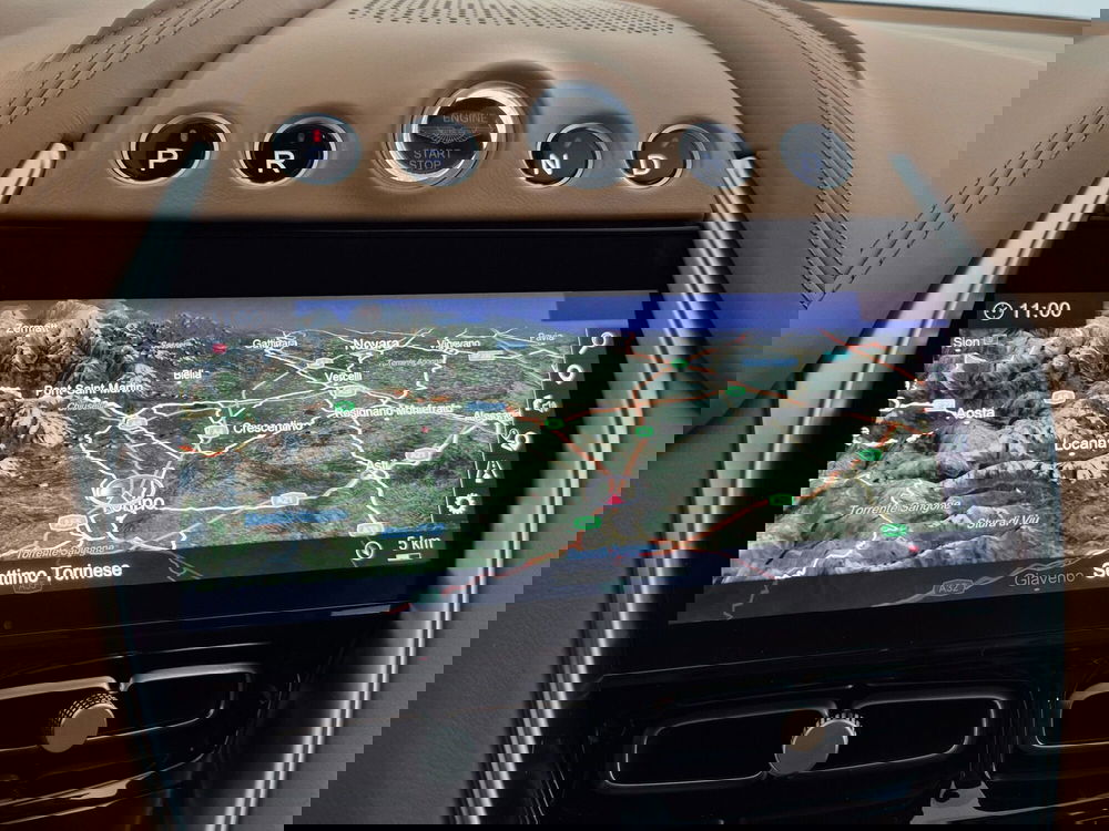 Aston Martin DBX usata a Torino (11)