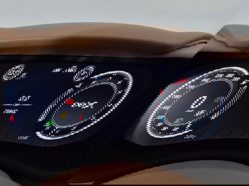 Aston Martin DBX usata a Torino (14)