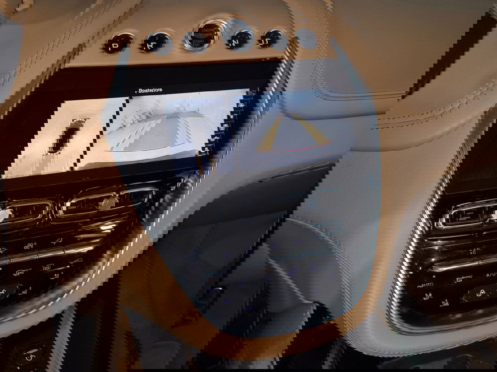 Aston Martin DBX usata a Torino (15)