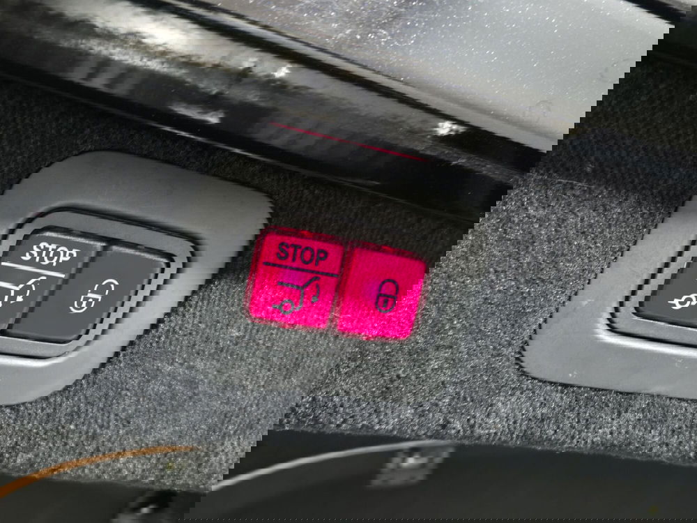 Aston Martin DBX usata a Torino (18)