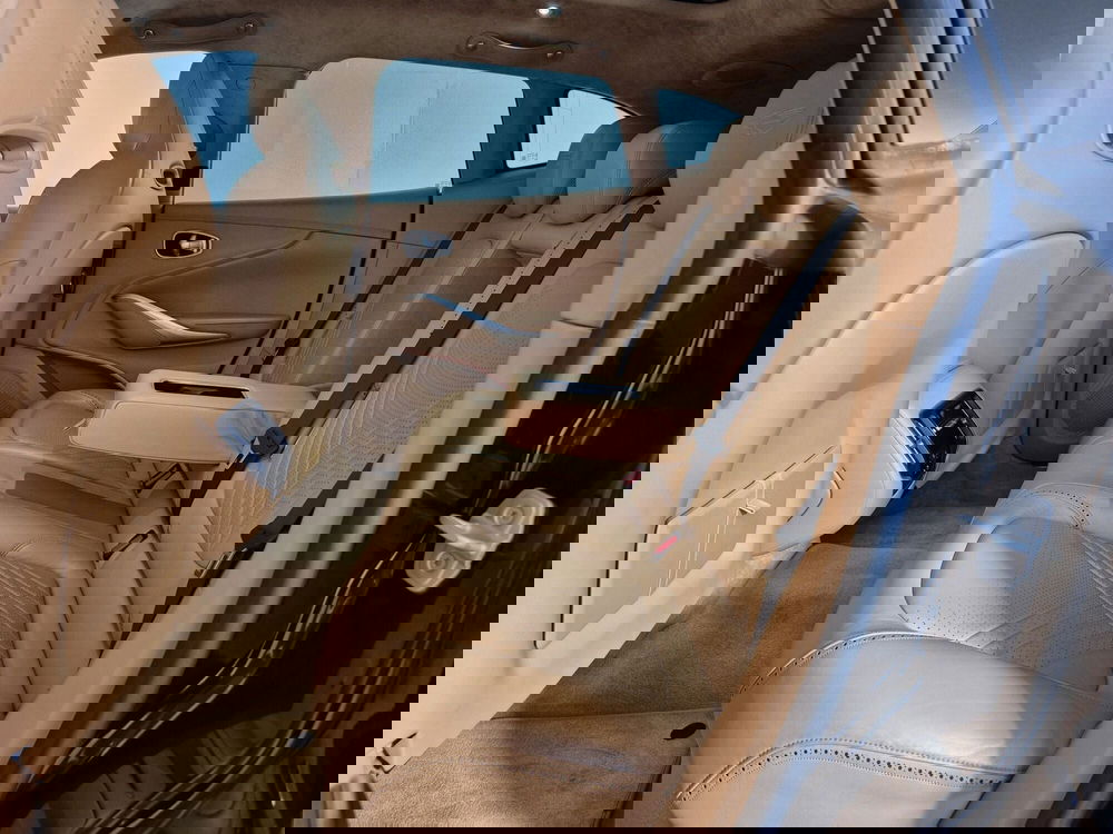 Aston Martin DBX usata a Torino (6)