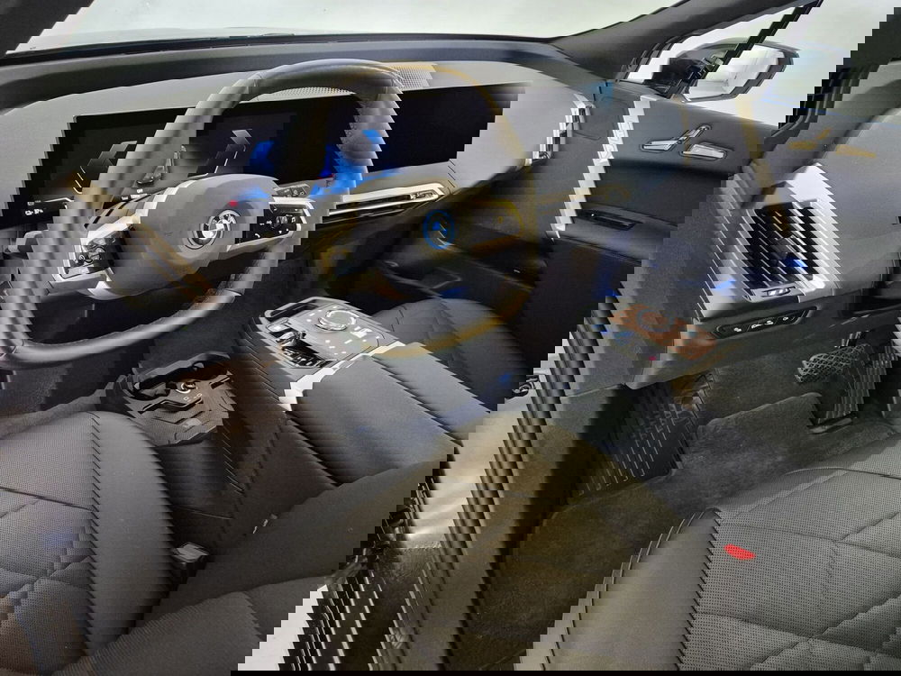 BMW iX usata a Torino (7)