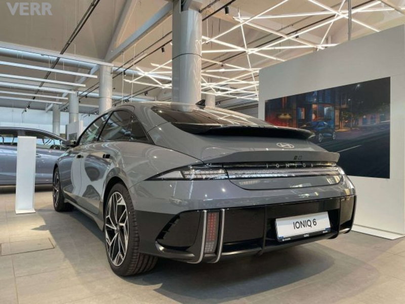 Hyundai Ioniq 6 nuova a Milano (3)