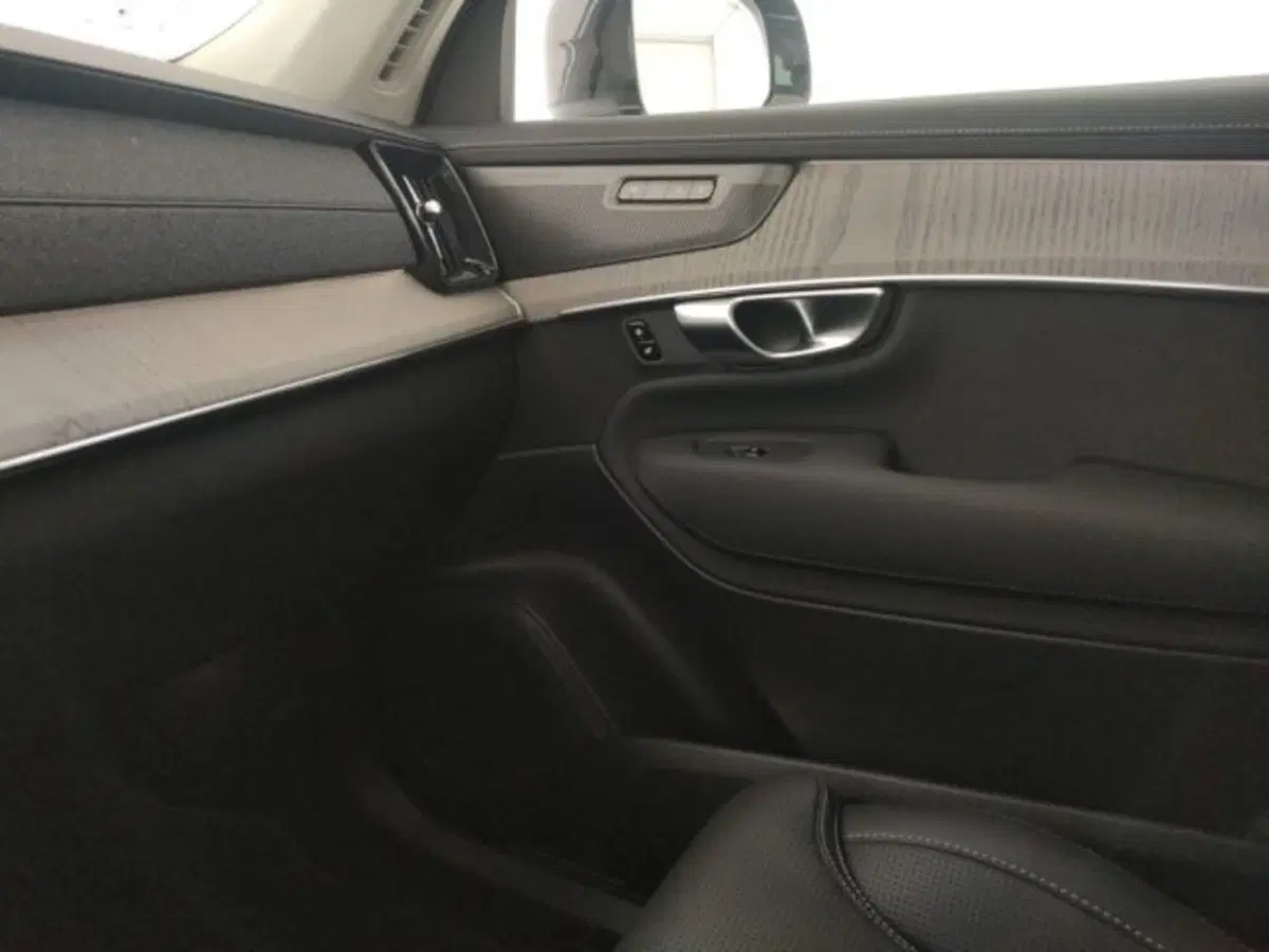 Volvo XC90 nuova a Modena (17)