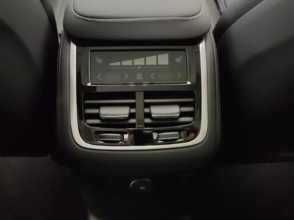 Volvo XC90 nuova a Modena (19)