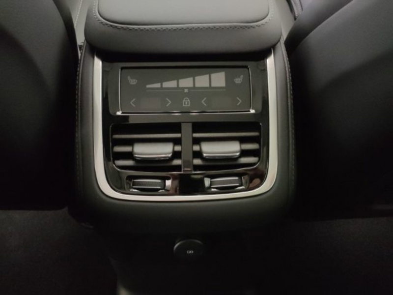 Volvo XC90 nuova a Modena (19)
