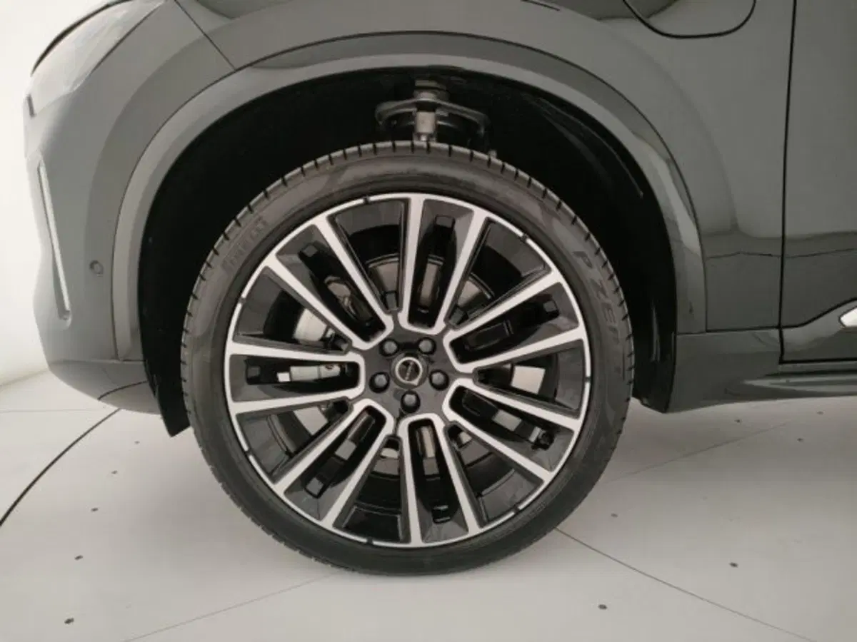 Volvo XC90 nuova a Modena (8)