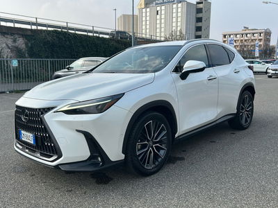 Lexus NX Hybrid 4WD Premium del 2022 usata a Piacenza