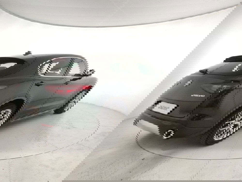 Alfa Romeo Stelvio usata a Alessandria (4)