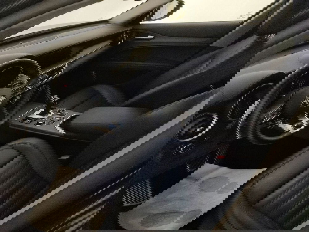 Alfa Romeo Stelvio usata a Alessandria (6)