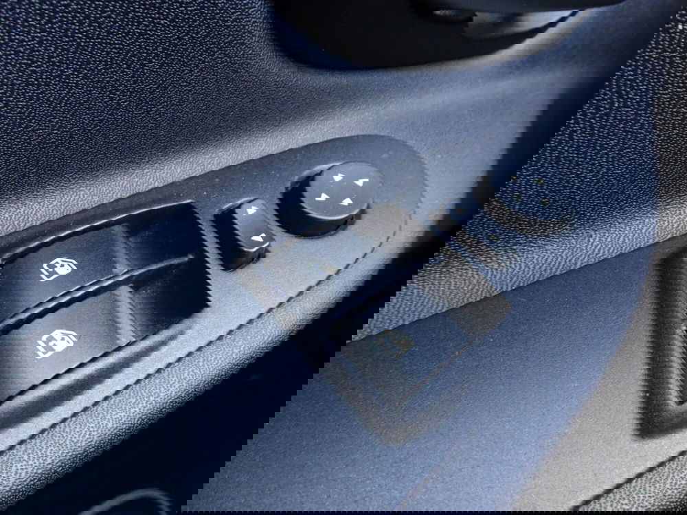 Lancia Ypsilon usata a Padova (18)