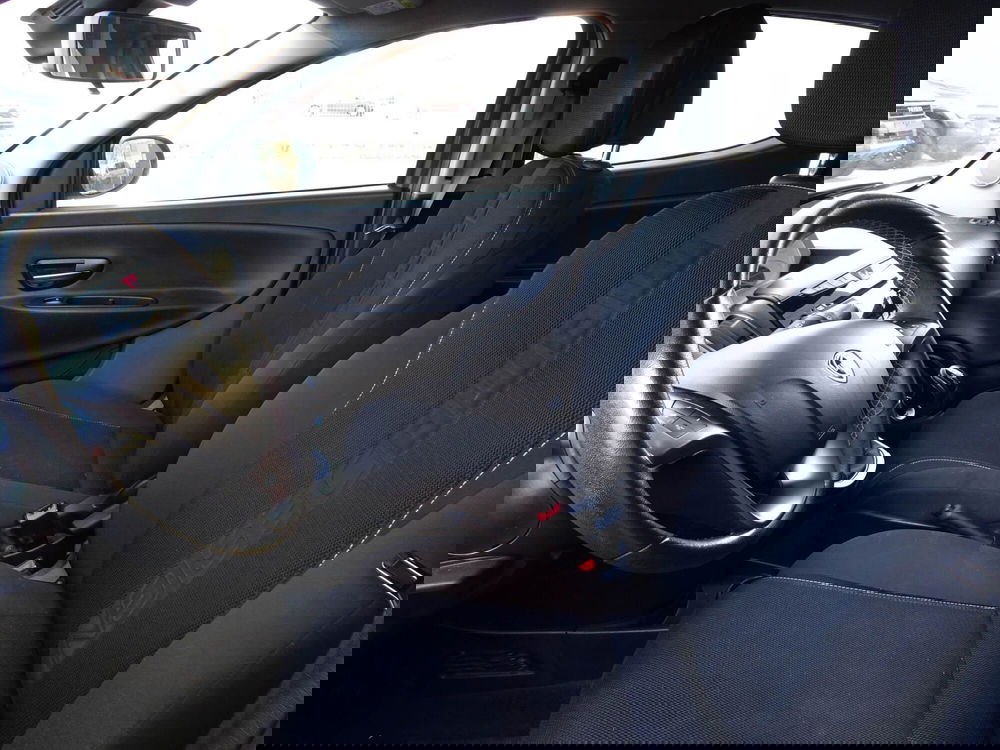 Lancia Ypsilon usata a Padova (9)