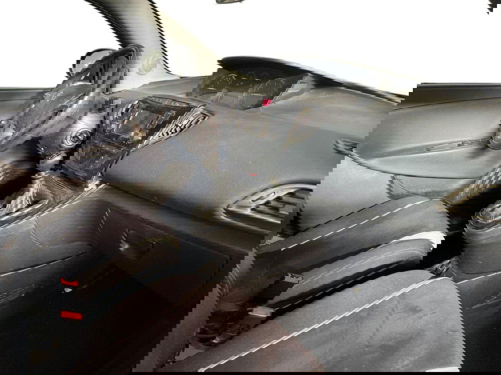 Lancia Ypsilon usata a Bari (9)