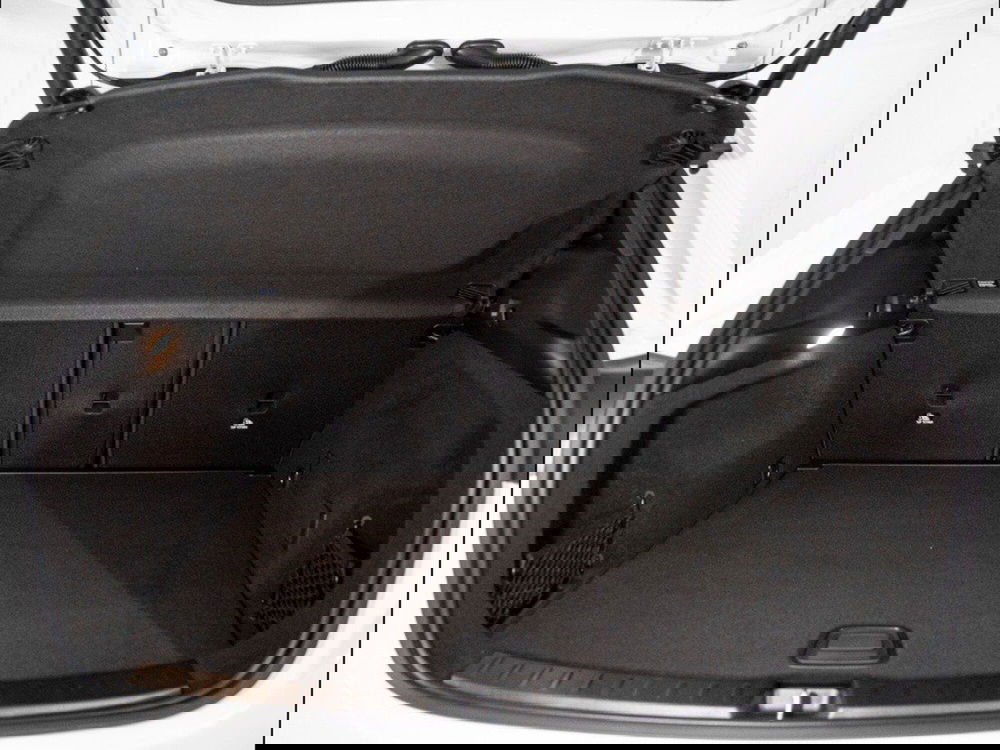 Mercedes-Benz GLA SUV nuova a Macerata (10)