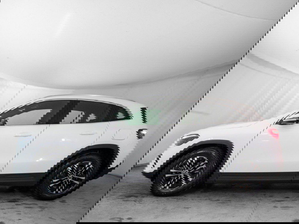 Mercedes-Benz GLA SUV nuova a Macerata (2)