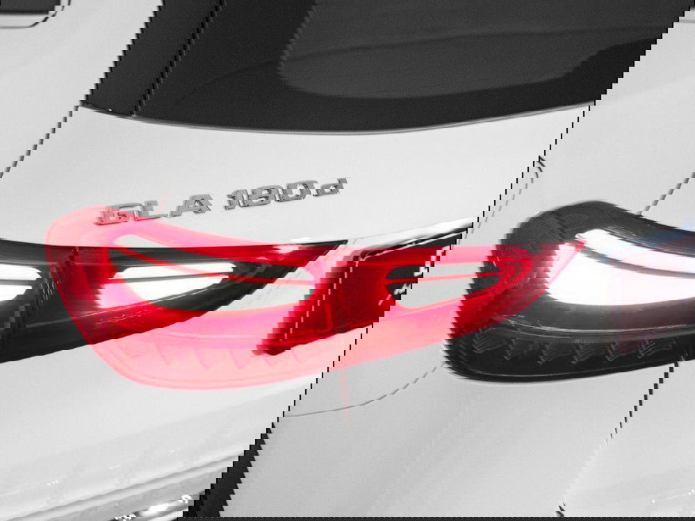 Mercedes-Benz GLA SUV nuova a Macerata (8)